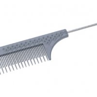 Расчёска с металлическим хвостиком и зубцами разной длины